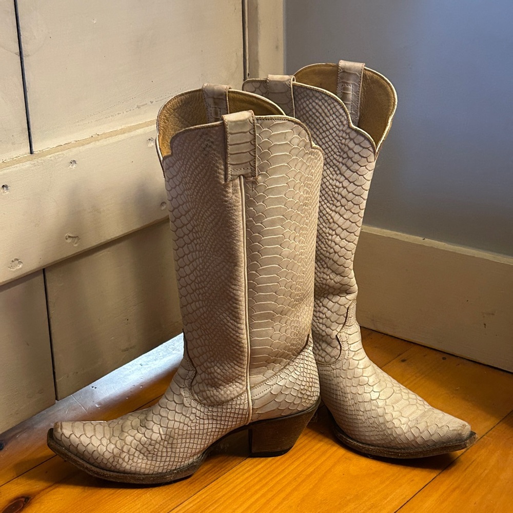 Idyllwind Strut Cream Boots